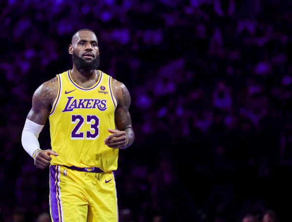赢正通 CBS评选本世纪以来六大个人奖项：詹姆斯当选世纪MVP